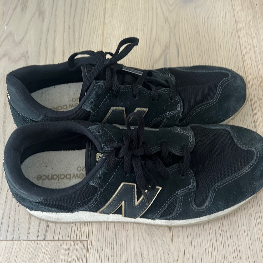 Women's new balance sneakers